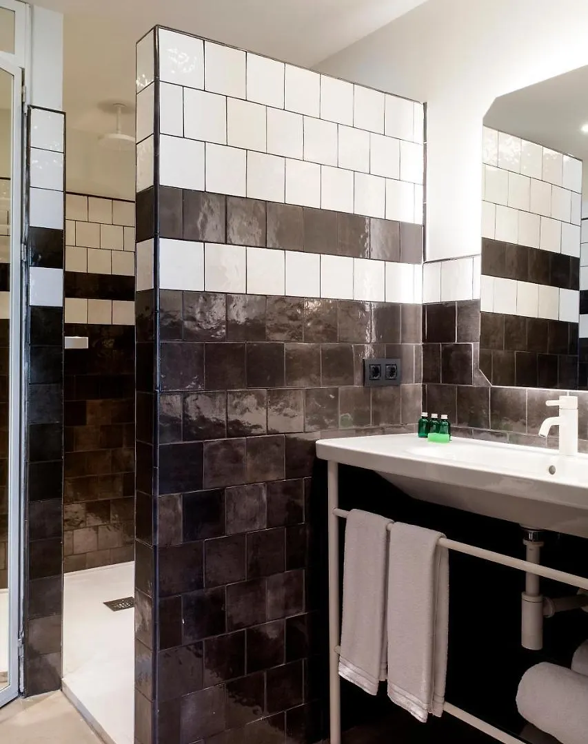 Praktik Essens Hotel Barcelona 3*,
